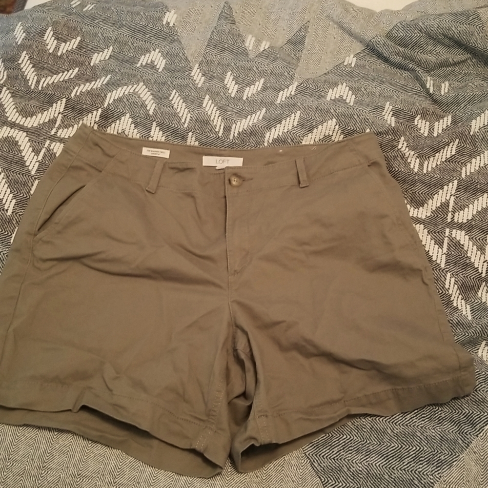 LOFT Curvy Army green 6" washed twill shorts; Never worn
